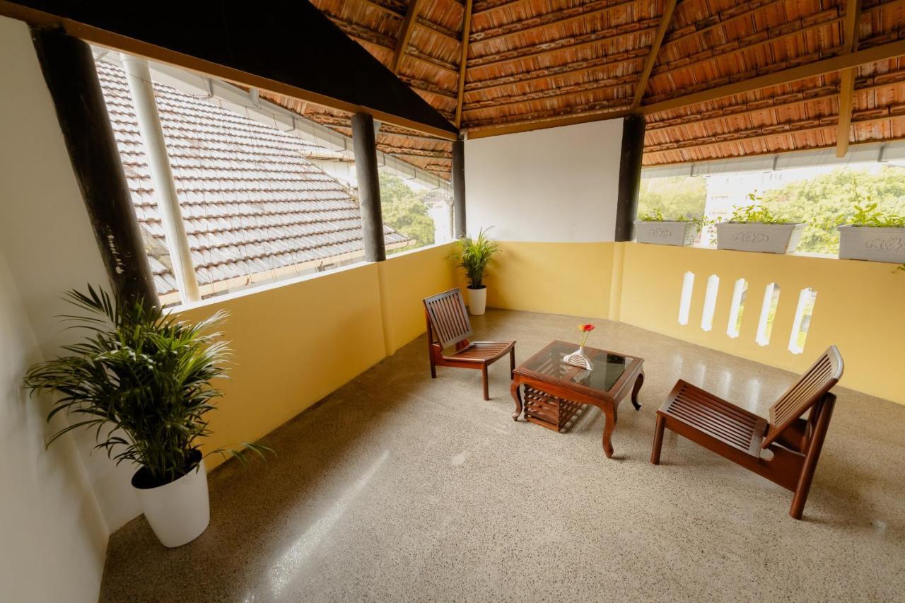 Seacoast Inn Fortkochi Fort Kochi Exteriör bild