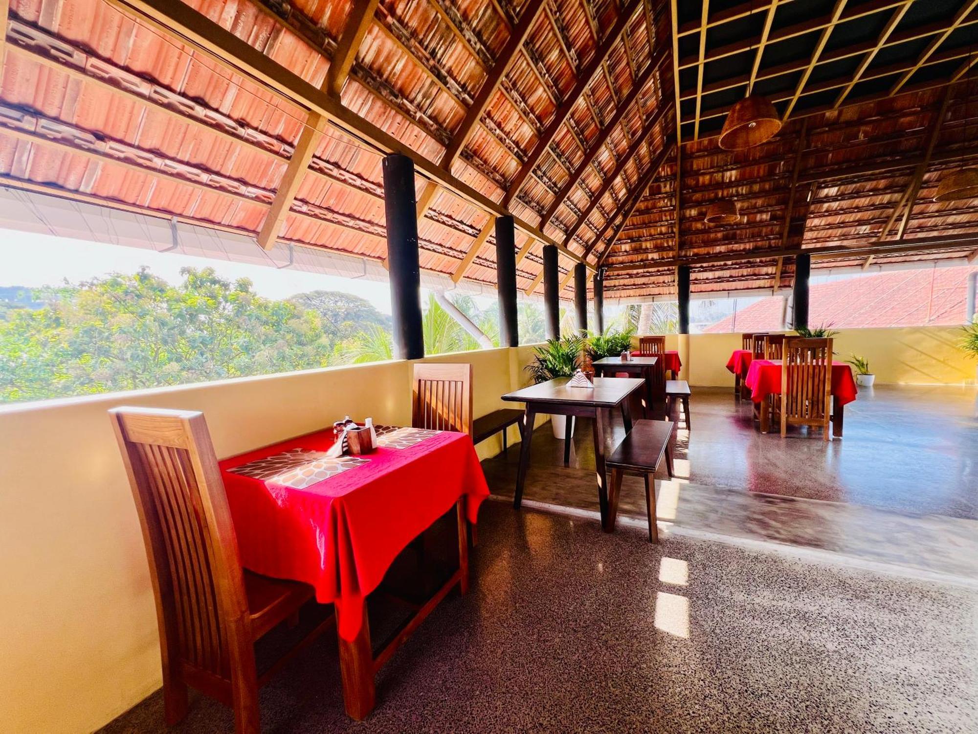 Seacoast Inn Fortkochi Fort Kochi Exteriör bild